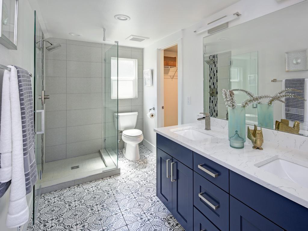 Bathroom with dark blue accents